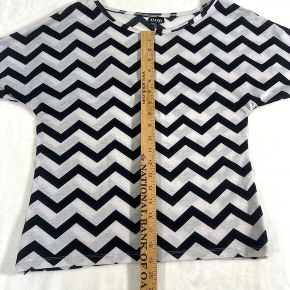 ALLOY Women’s Shirt White & Black Chevron Asymmetrical YK2 Blouse Sz XS - Picture 8 of 10
